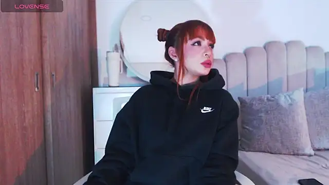 GiaStonne online show from November 13, 5:33 am