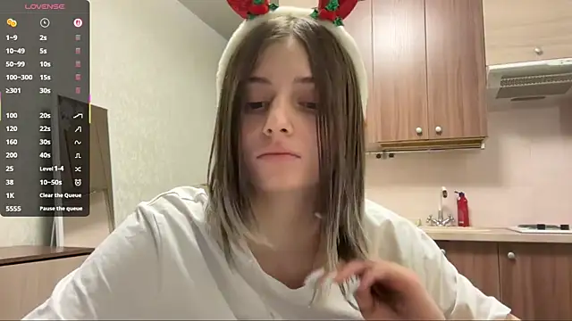 Snapshot of AidaGloshen chatting on December 18, 4:11 pm AidaGloshen online show from December 18, 4:11 pm