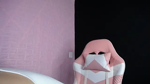 Dominic Queen1 online show from December 15, 2:45 pm