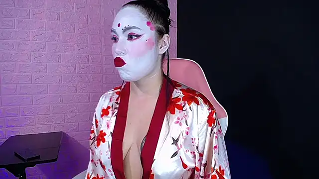 Dominic Queen1 online show from November 12, 1:15 pm