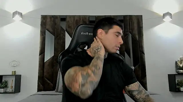 MATEO DILUCA online show from November 30, 7:36 pm