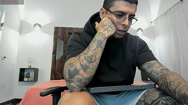 MATEO DILUCA online show from November 16, 6:01 pm