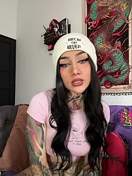 Snapshot of NinaHex chatting on December 2, 1:57 pm NinaHex online show from December 2, 1:57 pm