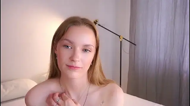 Snapshot of Helenspenss_ chatting on October 28, 9:19 am Helenspenss  online show from October 28, 9:19 am