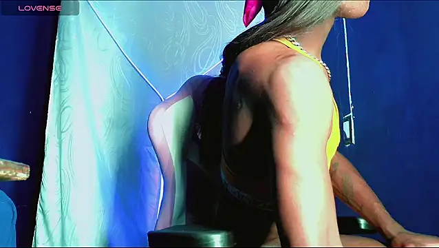 Snapshot of Kloe_cardashan chatting on November 29, 1:39 am Kloe cardashan online show from November 29, 1:39 am