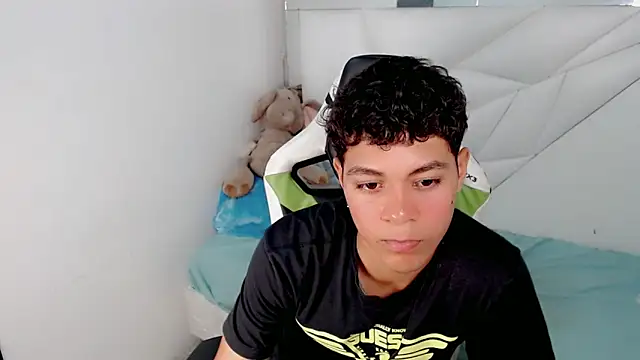 Snapshot of Guss_244 chatting on October 25, 6:30 pm Guss 244 online show from October 25, 6:30 pm