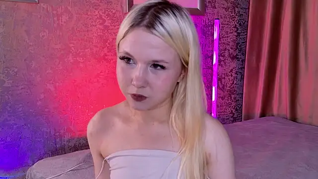 VivieSunn online show from May 31, 2:34 pm