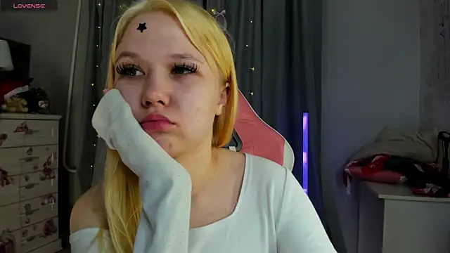 VivieSunn online show from February 8, 3:15 am