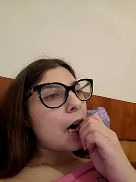 sweetbabygirlforyou online show from March 4, 10:17 pm