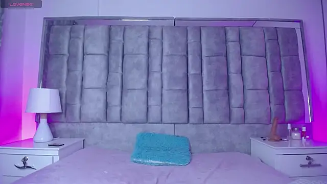 Soulmatesx online show from November 27, 8:20 pm