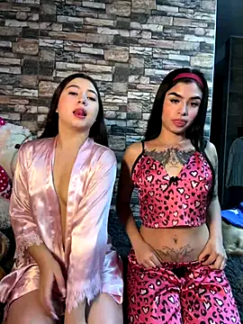 Snapshot of nicky_and_isabella chatting on October 31, 2:08 am nicky and isabella online show from October 31, 2:08 am