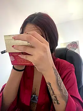 StephanyRouss online show from December 4, 11:15 pm