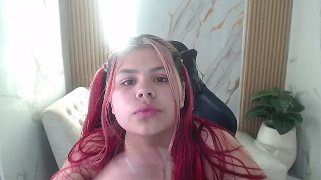 Snapshot of Little_cherry_b chatting on November 1, 8:14 pm Little cherry b online show from November 1, 8:14 pm