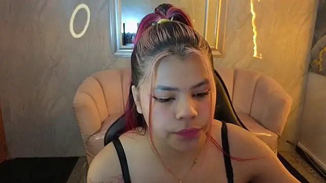 Snapshot of Little_cherry_b chatting on November 12, 7:51 pm Little cherry b online show from November 12, 7:51 pm