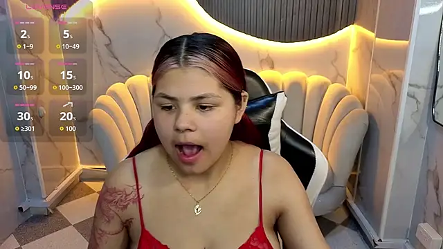 Snapshot of Little_cherry_b chatting on October 29, 7:57 pm Little cherry b online show from October 29, 7:57 pm