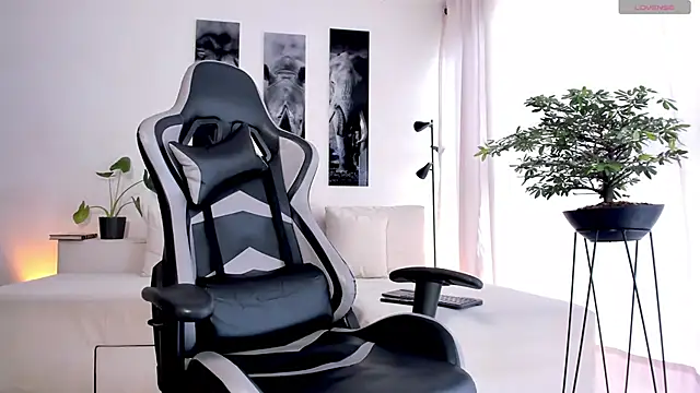 IamKael  online show from November 7, 1:59 pm