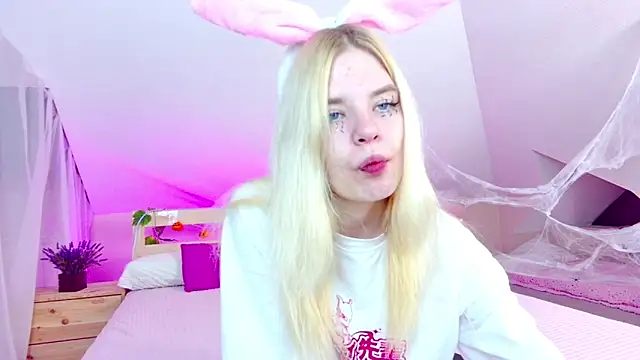 Erica Elnak online show from October 31, 4:14 pm