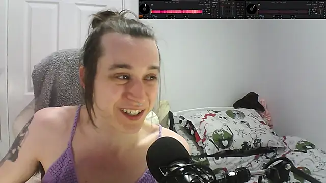 Snapshot of AdonisBlossoms chatting on May 21, 10:51 pm AdonisBlossoms online show from May 21, 10:51 pm
