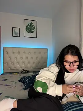 Snapshot of BIJOU_SECRET chatting on February 24, 3:18 am BIJOU SECRET online show from February 24, 3:18 am