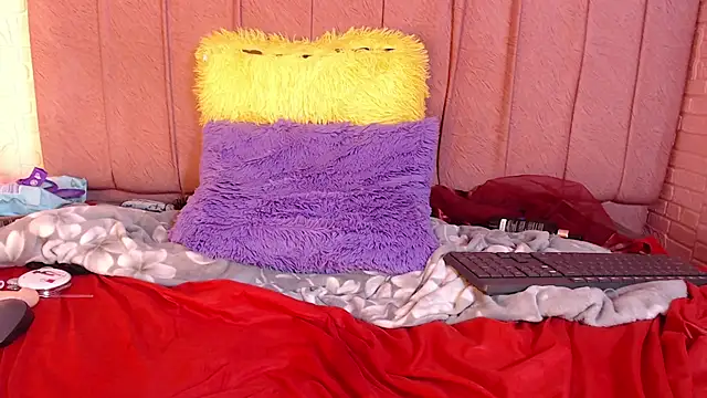 Snapshot of marceline_cutte chatting on December 14, 11:32 pm marceline cutte online show from December 14, 11:32 pm