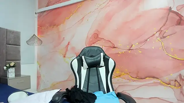 laliItaclark online show from March 28, 11:55 am