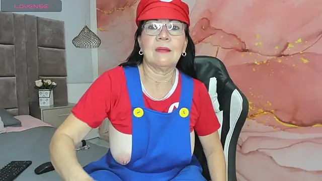 laliItaclark online show from April 13, 11:36 am