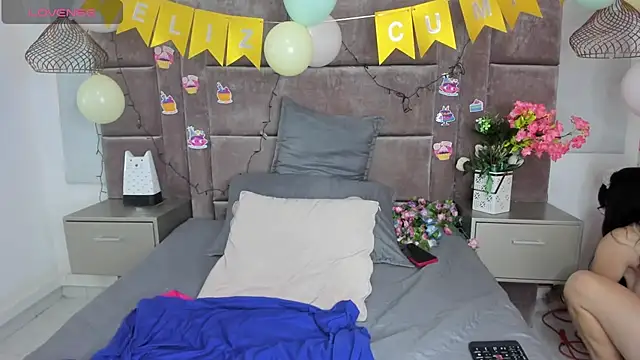 laliItaclark online show from April 14, 12:43 pm