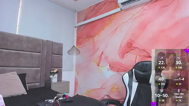 laliItaclark online show from April 7, 11:45 am