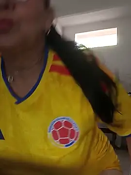 Snapshot of laliItaclark chatting on June 17, 12:48 pm laliItaclark online show from June 17, 12:48 pm