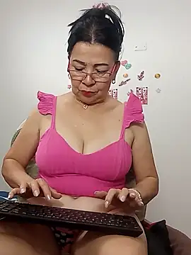 Snapshot of laliItaclark chatting on June 3, 2:29 pm laliItaclark online show from June 3, 2:29 pm