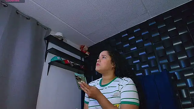 Snapshot of Kesha_rosse_ chatting on October 30, 4:44 am Kesha rosse  online show from October 30, 4:44 am