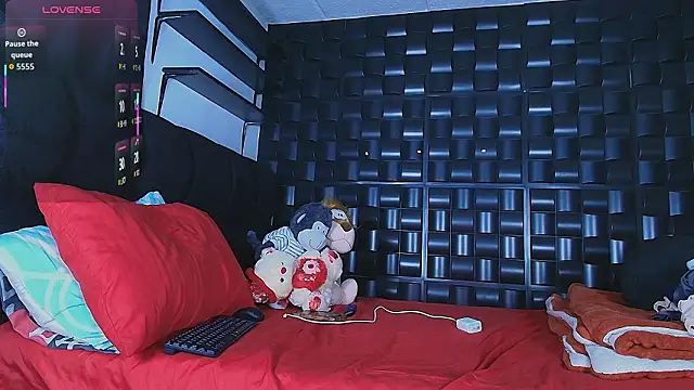 Snapshot of Kesha_rosse_ chatting on February 13, 5:51 am Kesha rosse online show from February 13, 5:51 am