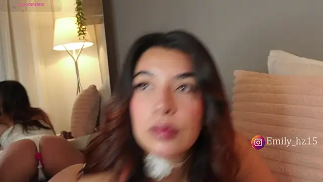 Snapshot of Missemily_11 chatting on February 24, 9:54 am Missemily 11 online show from February 24, 9:54 am