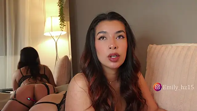 Snapshot of Missemily_11 chatting on April 28, 9:46 am Missemily 11 online show from April 28, 9:46 am