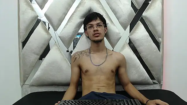 BrayanOconer08 online show from December 19, 3:54 am