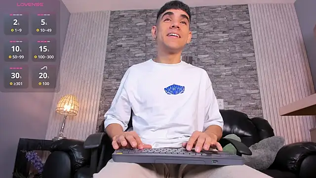 Snapshot of zack_joness18 chatting on November 20, 4:46 am zack joness18 online show from November 20, 4:46 am