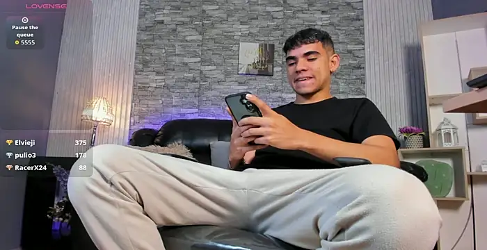 zack joness18 online show from April 14, 4:28 am