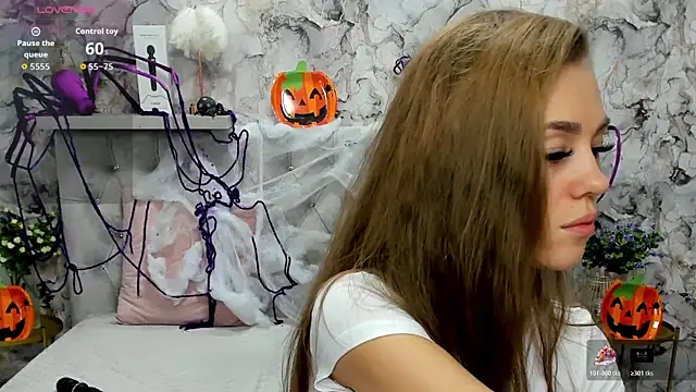 Snapshot of CandysSweet chatting on October 30, 1:15 am CandysSweet online show from October 30, 1:15 am
