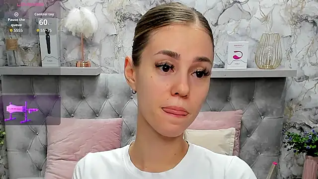 Snapshot of CandysSweet chatting on November 18, 1:10 am CandysSweet online show from November 18, 1:10 am