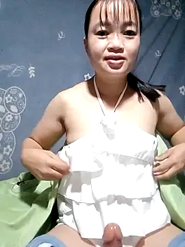 Snapshot of Noelle-e chatting on December 3, 1:06 am Noelle-e online show from December 3, 1:06 am