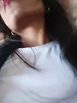 YeseniaRodriguez3 online show from March 20, 1:01 pm