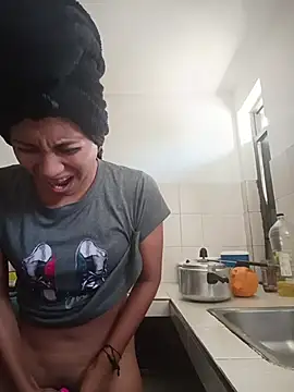 Snapshot of YeseniaRodriguez3 chatting on November 27, 2:17 pm YeseniaRodriguez3 online show from November 27, 2:17 pm