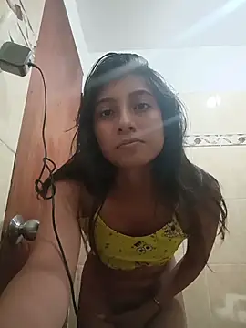 YeseniaRodriguez3 online show from June 2, 4:29 pm