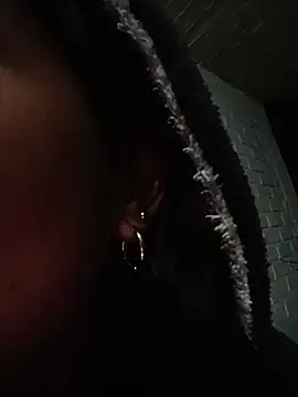 Snapshot of YeseniaRodriguez3 chatting on November 8, 12:25 am YeseniaRodriguez3 online show from November 8, 12:25 am