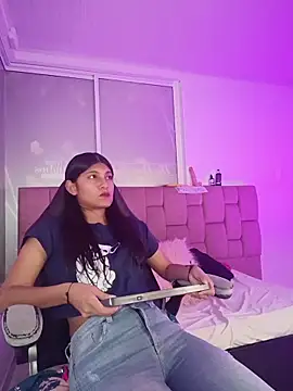 YeseniaRodriguez3 online show from May 8, 12:31 pm