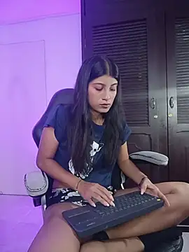 YeseniaRodriguez3 online show from May 28, 12:55 pm