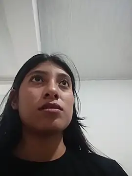 YeseniaRodriguez3 online show from May 26, 12:36 pm