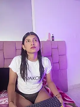 YeseniaRodriguez3 online show from June 3, 12:39 pm