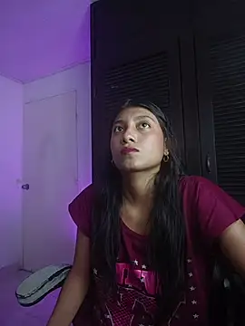 YeseniaRodriguez3 online show from April 11, 7:28 pm