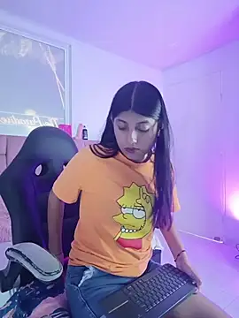 YeseniaRodriguez3 online show from April 28, 5:50 pm